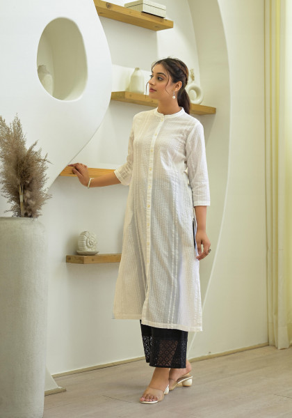 White Solid Cotton Kurta With Botton Closure