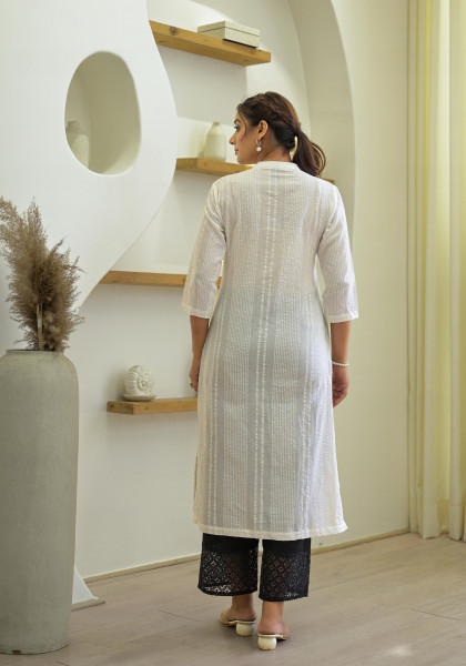 White Solid Cotton Kurta With Botton Closure