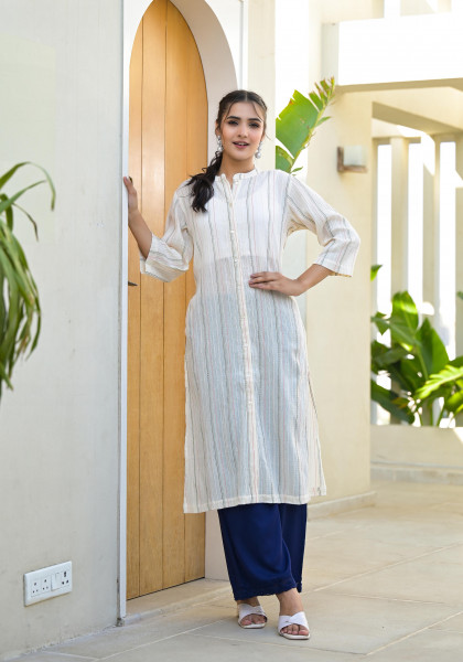 Ivory Solid Cotton Kurta With Thread Work & Button Closure