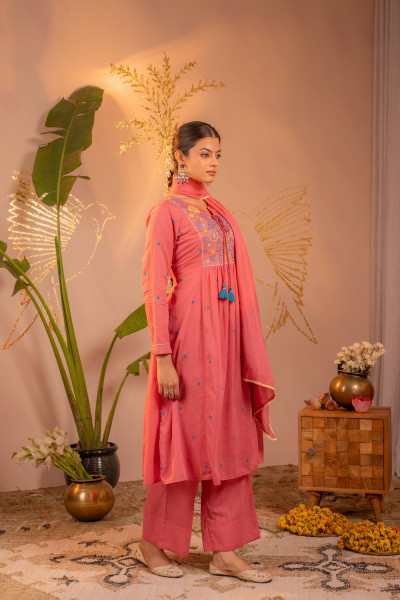 Elegant Onionpink Embroidered Kurta Set with Dupatta