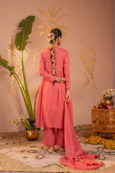 Elegant Onionpink Embroidered Kurta Set with Dupatta