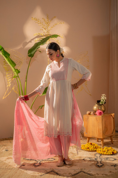 Elegant Pink Embroidered Kurta Set with Dupatta