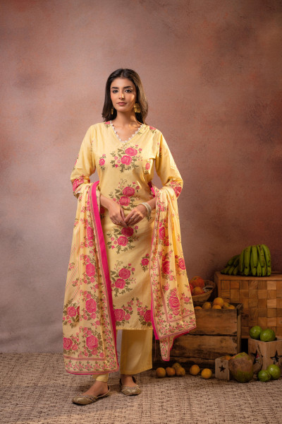 Gulbahaar Blush Floral Kurta Pant And Dupatta Set