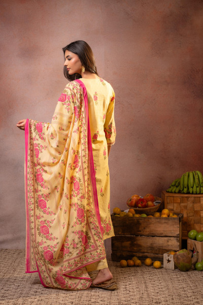 Gulbahaar Blush Floral Kurta Pant And Dupatta Set