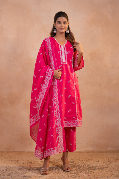 Gulbahar Fuchsia Printed Kurta Pant And Dupatta Set