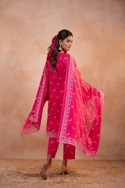 Gulbahar Fuchsia Printed Kurta Pant And Dupatta Set