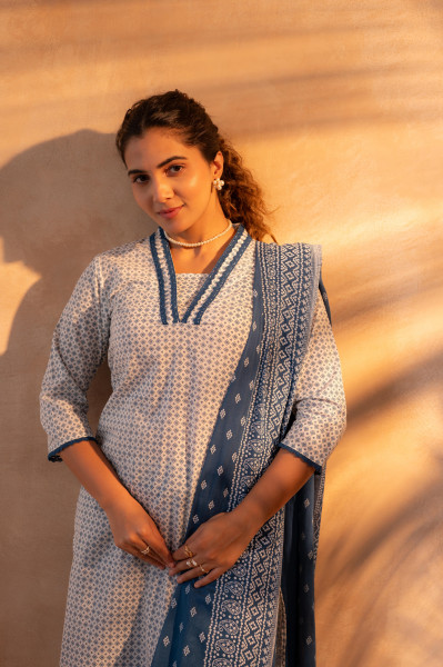 Noir Ikat Echo Blue & White  Printed Kurta Pant And Dupatta Set