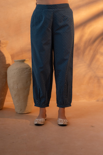 Noir Ikat Echo Blue & White  Printed Kurta Pant And Dupatta Set