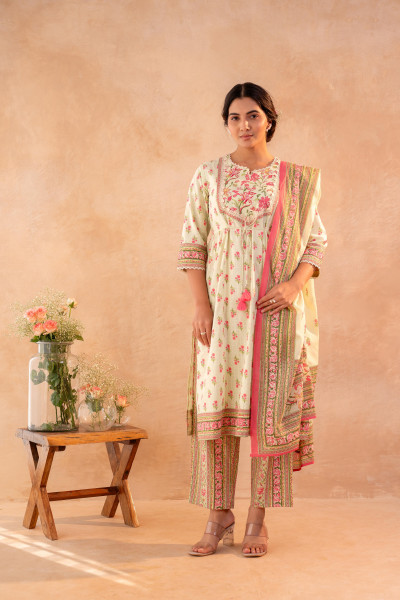 Gulnaar Garden Printed Kurta Pant And Dupatta Set