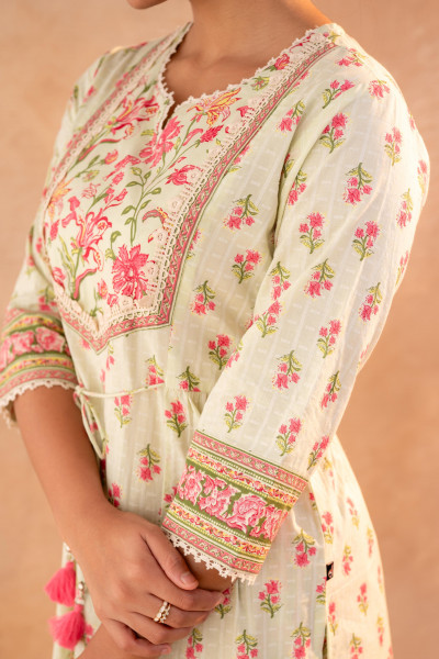 Gulnaar Garden Printed Kurta Pant And Dupatta Set