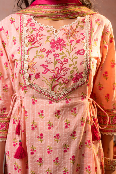 Gulnaar Garden Printed Kurta Pant And Dupatta Set