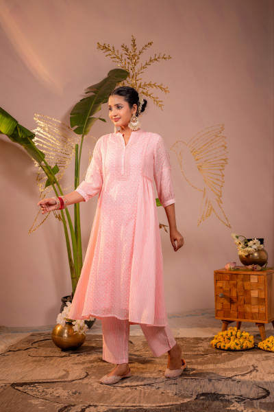 Pink Meadow Panelled Print Kurta Set
