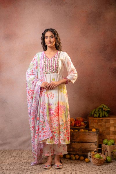 Elegant Floral Nyra‑Kurta Set with  Dupatta