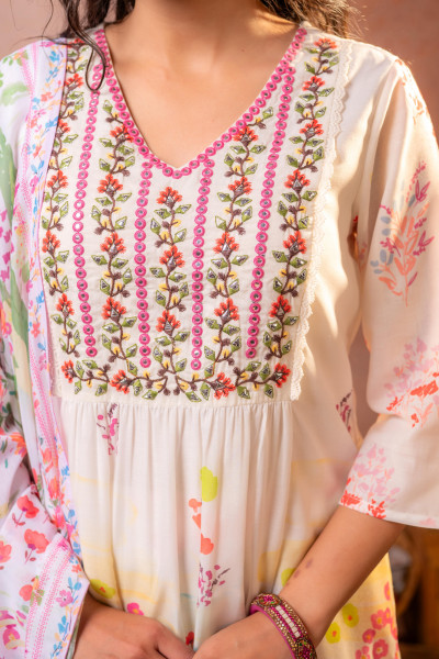 Elegant Floral Nyra‑Kurta Set with  Dupatta