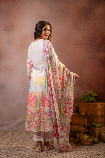 Elegant Floral Nyra‑Kurta Set with  Dupatta