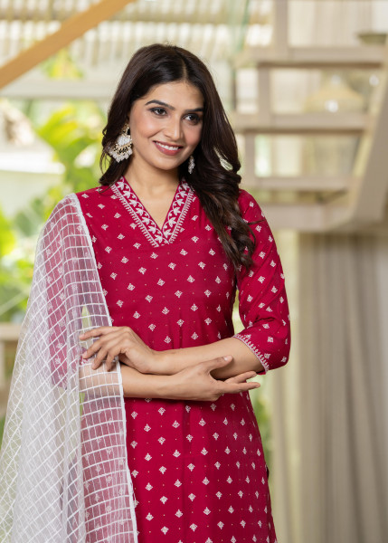 Fuchsia Solid Man Made Fiber Kurta, Pant & Dupatta Set with Thread Work