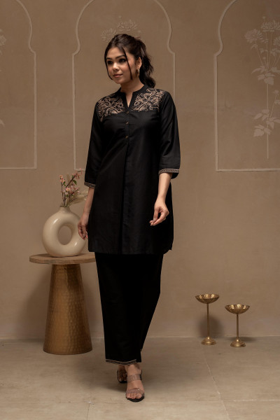 Black Solid Viscose Tunic and Pants Co-ord Set with Thread Work and Button Detailing