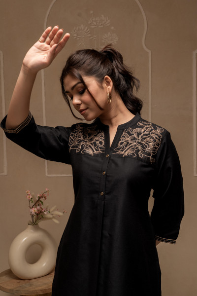 Black Solid Viscose Tunic and Pants Co-ord Set with Thread Work and Button Detailing