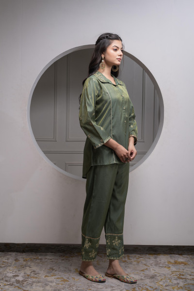GREEN Floral Printed Poly Cotton Kurta and Pant Set