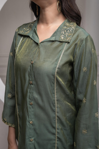 Fuchsia Solid Viscose Tunic and Pants Co-ord Set with Zari Work and Button Detailing