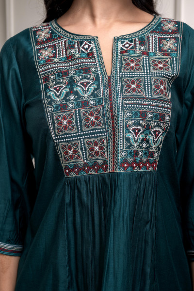 Bottlegreen Solid Viscose Gathered Tunic and Pants Co-ord Set with Thread Work