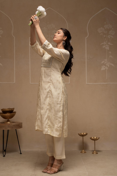 White Floral Viscose Kurta and Pants Set with Mirror and Thread Work