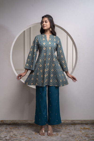 Teal Floral Printed Kurta & Solid Pants Set in 100% Viscose
