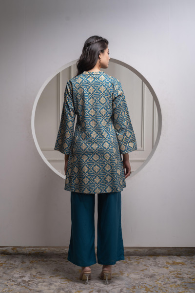 Teal Floral Printed Kurta & Solid Pants Set in 100% Viscose