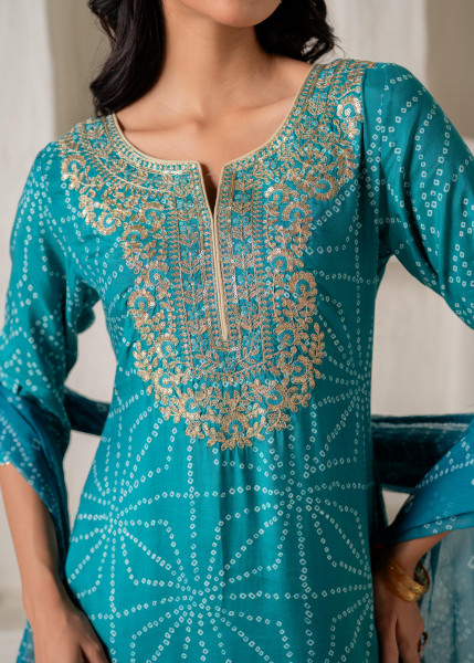 Turquoise Tie-Dream Ensemble