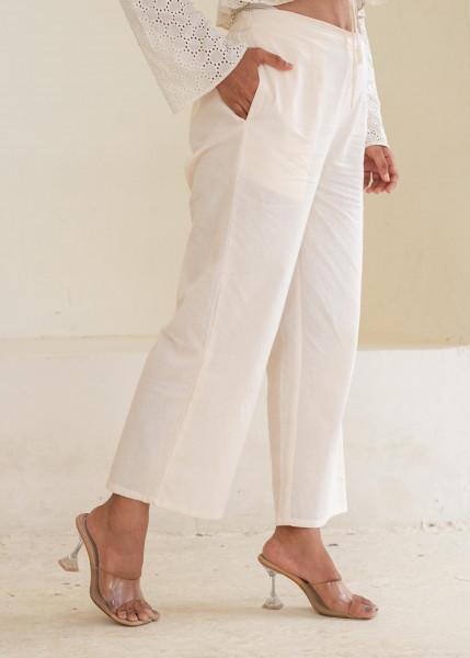 Women's Off White Solid Straight Cotton Pant with Pocket