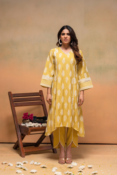 Viscose Yellow Embroidered Kurta Pant Co-ordset with Thared Work & Lace