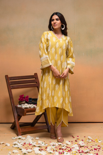 Viscose Yellow Embroidered Kurta Pant Co-ordset with Thared Work & Lace