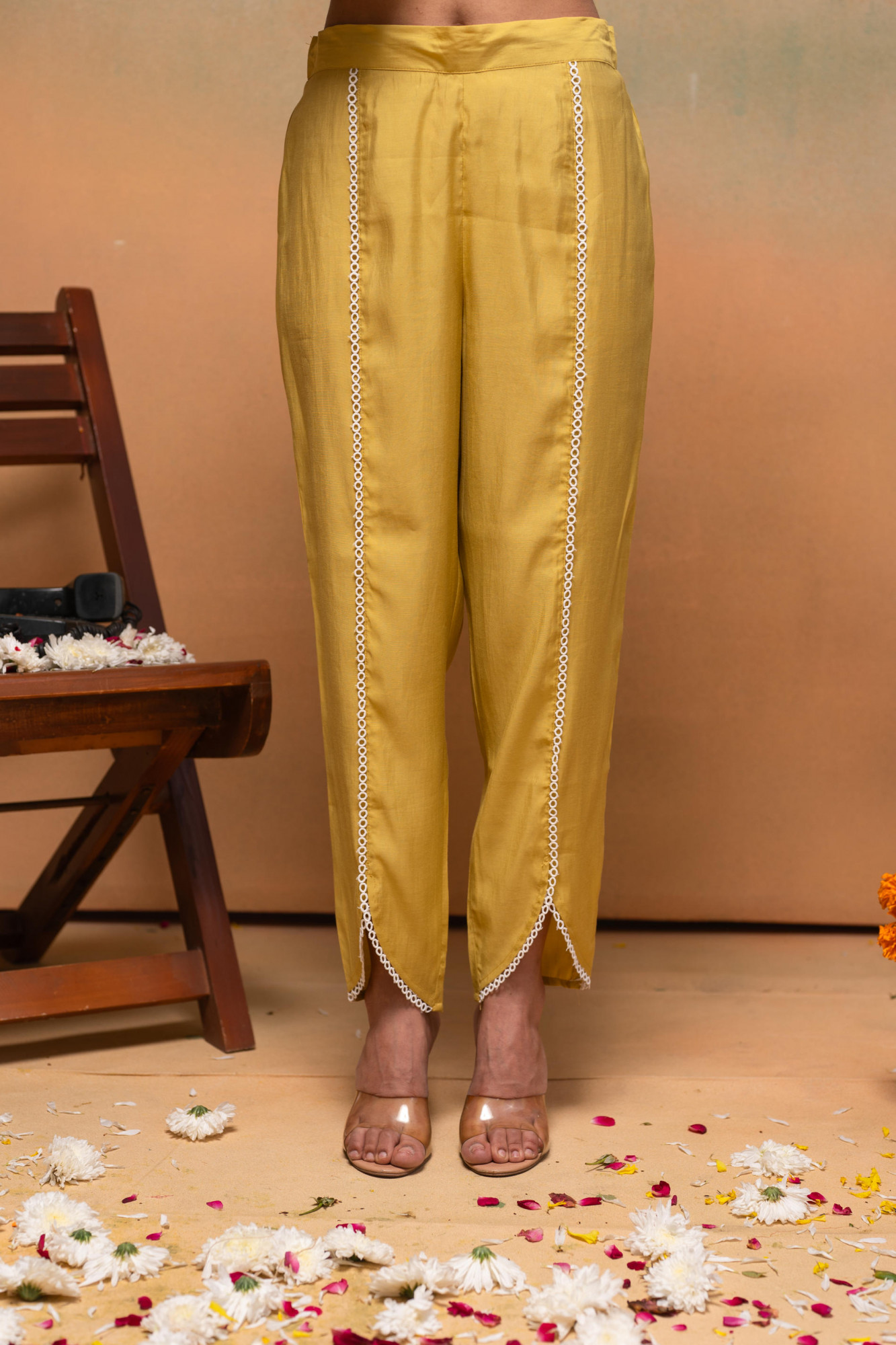 Viscose Yellow Embroidered Kurta Pant Co-ordset with Thared Work & Lace