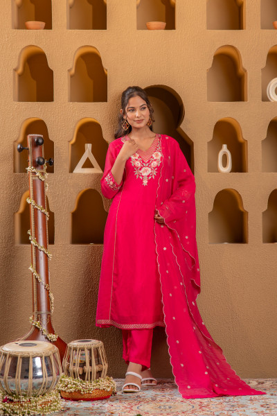 Fuchsia Floral Embroidered Kurta Set With Scallop Dupatta