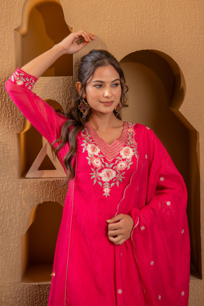 Fuchsia Floral Embroidered Kurta Set With Scallop Dupatta