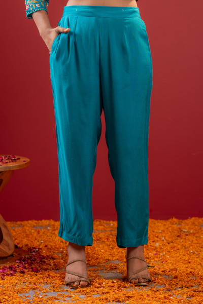 Turquoise Floral Embroidered Kurta Set With Scallop Dupatta