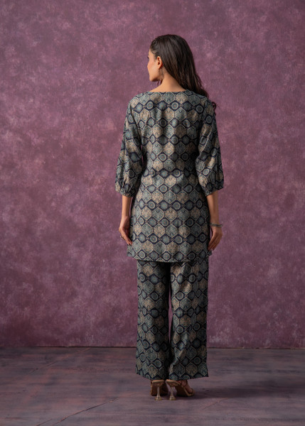 Women's Green & Black Cotton Kurta & Pants Co-ord Set with Ethnic Motifs and Zari Work