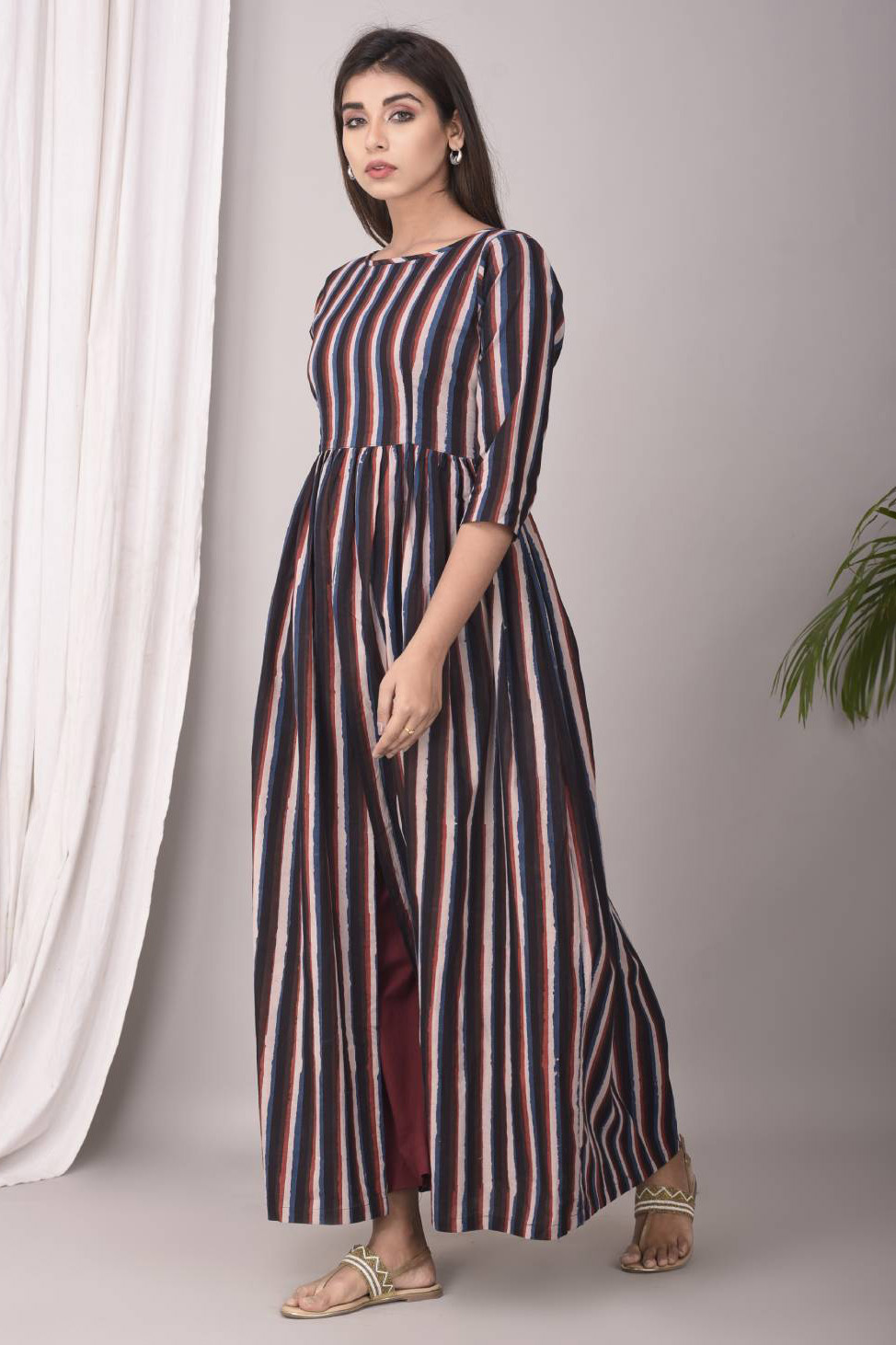 LEHERIYA MAROON CAPE