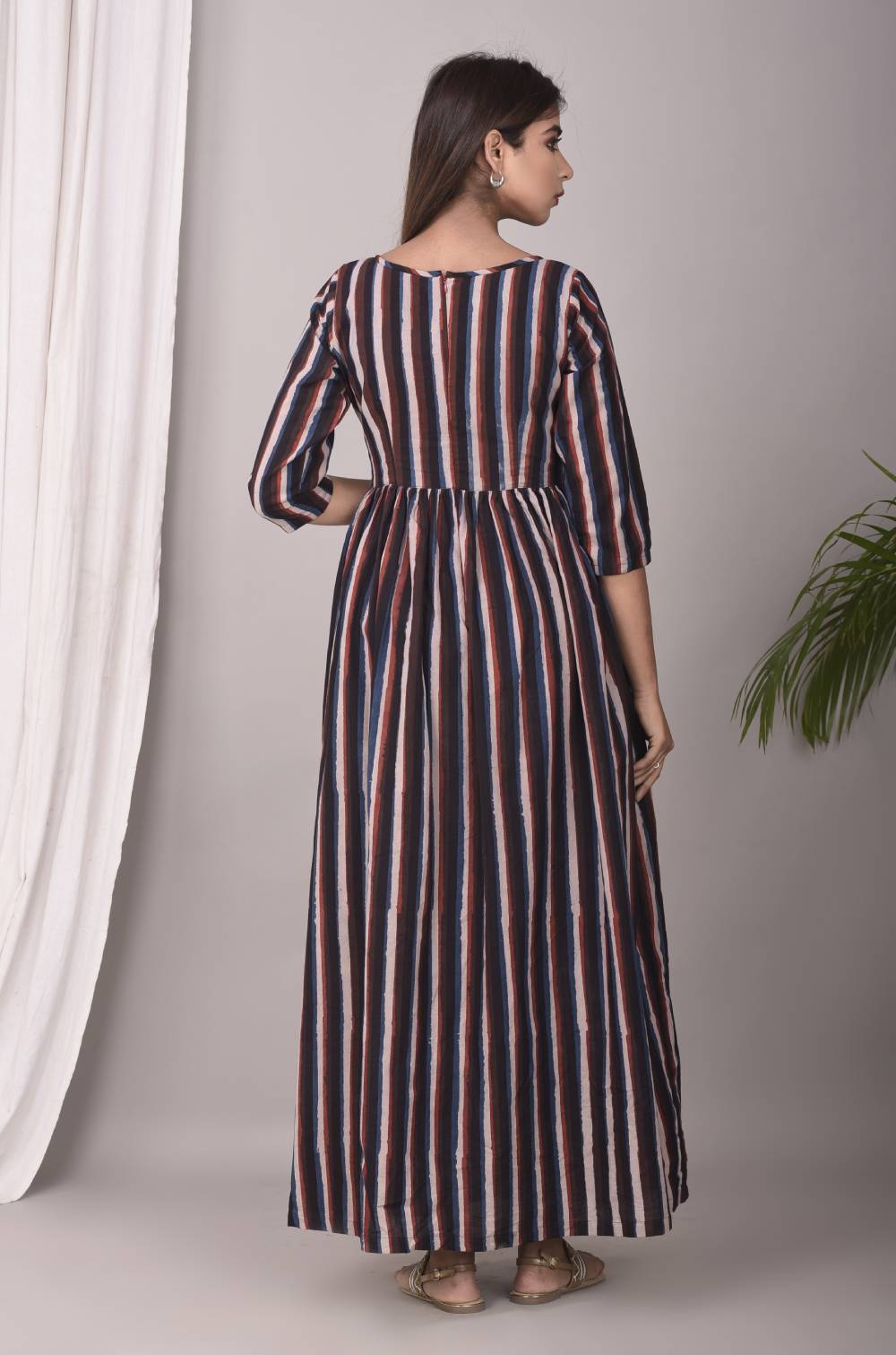 LEHERIYA MAROON CAPE