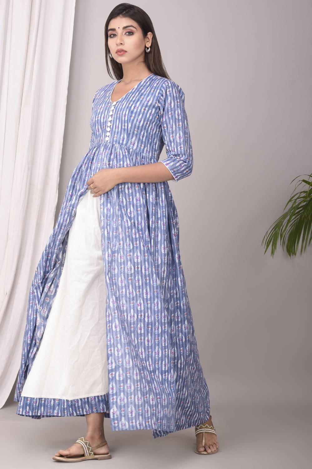 BLUE FLORAL CAPE