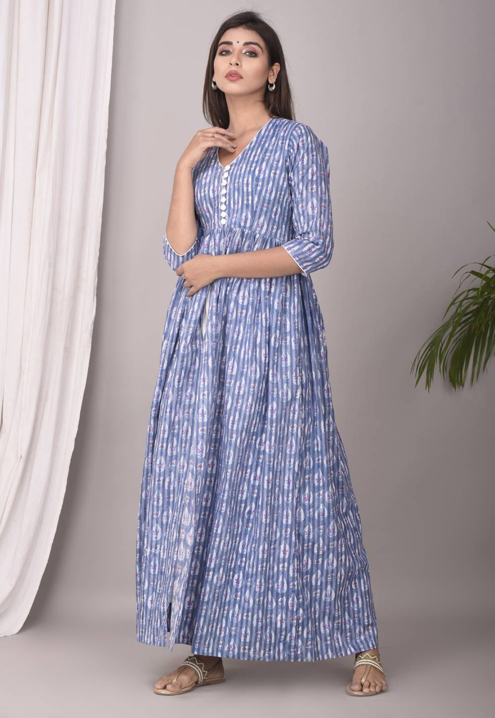 BLUE FLORAL CAPE