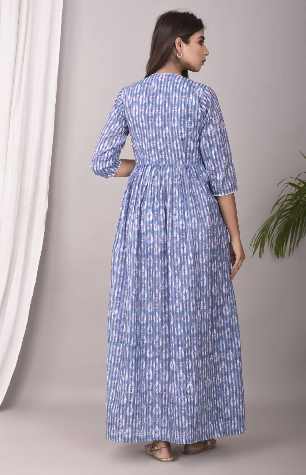BLUE FLORAL CAPE