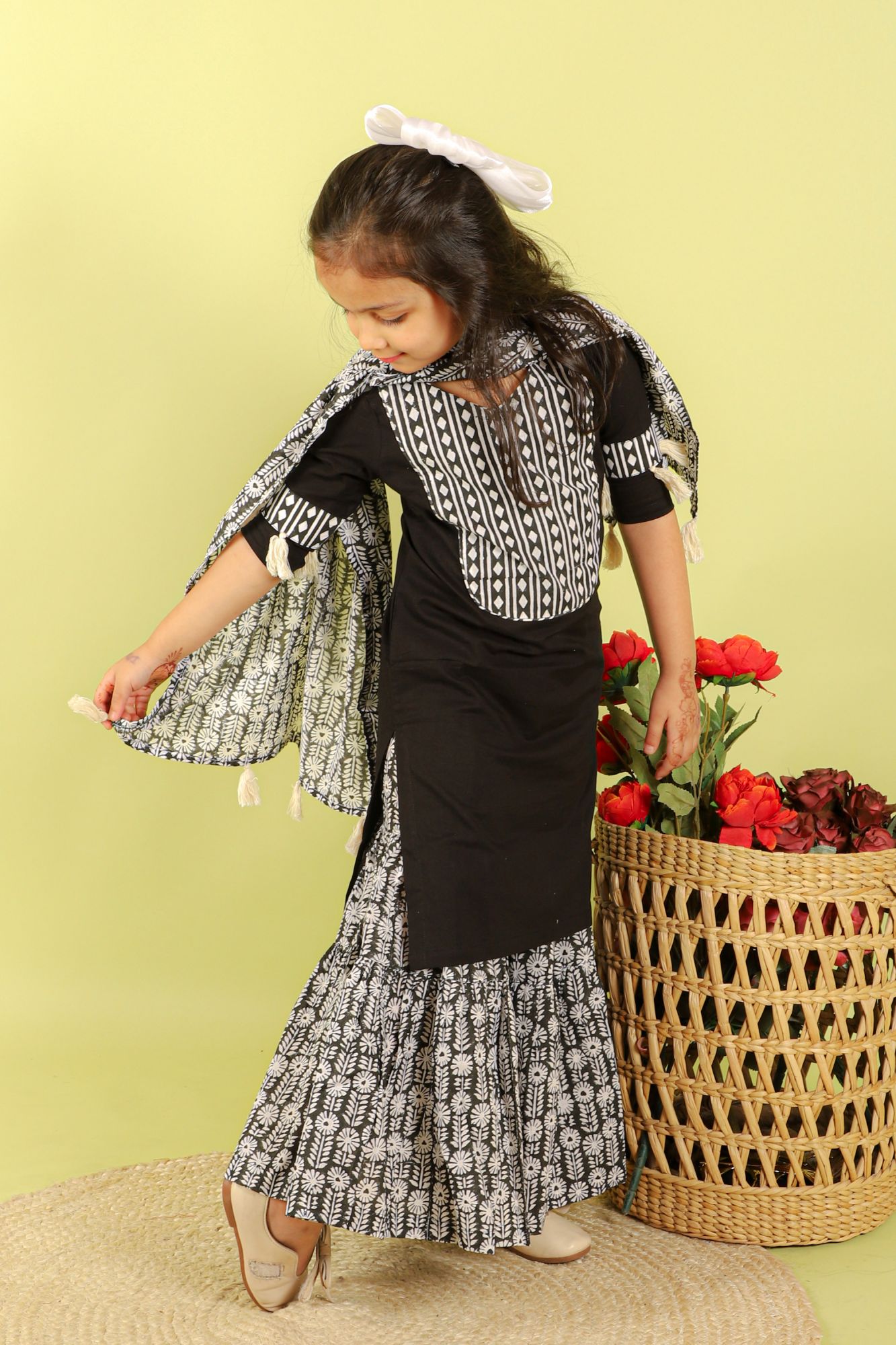Laura Sharara Set