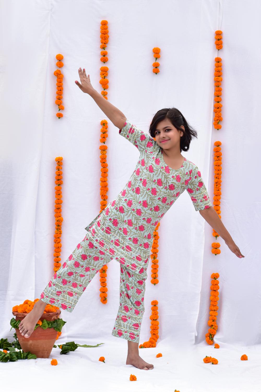 Gulzar Kurta Set