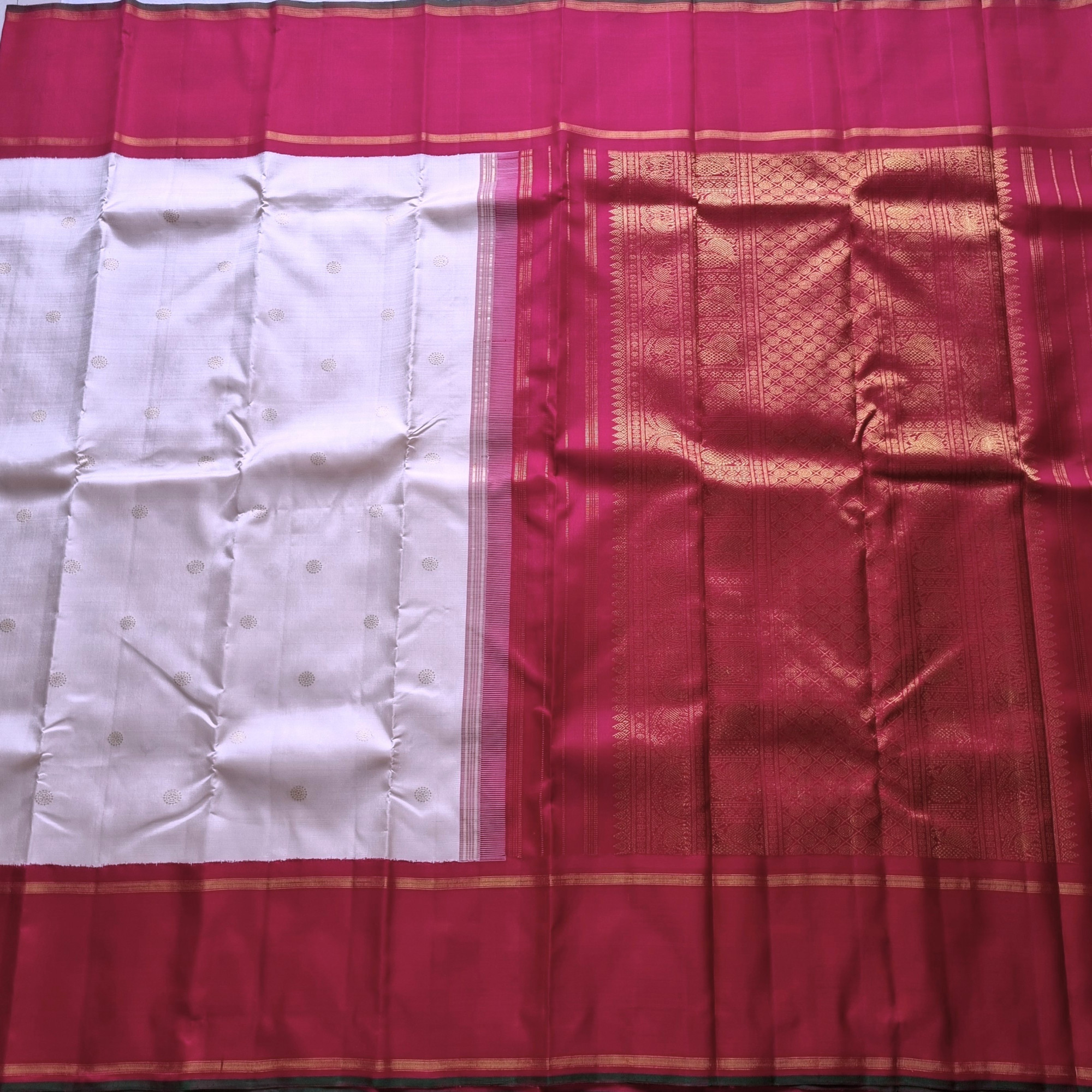 Kanjivaram Silk Timeless ivory and arakku Kai Korvai