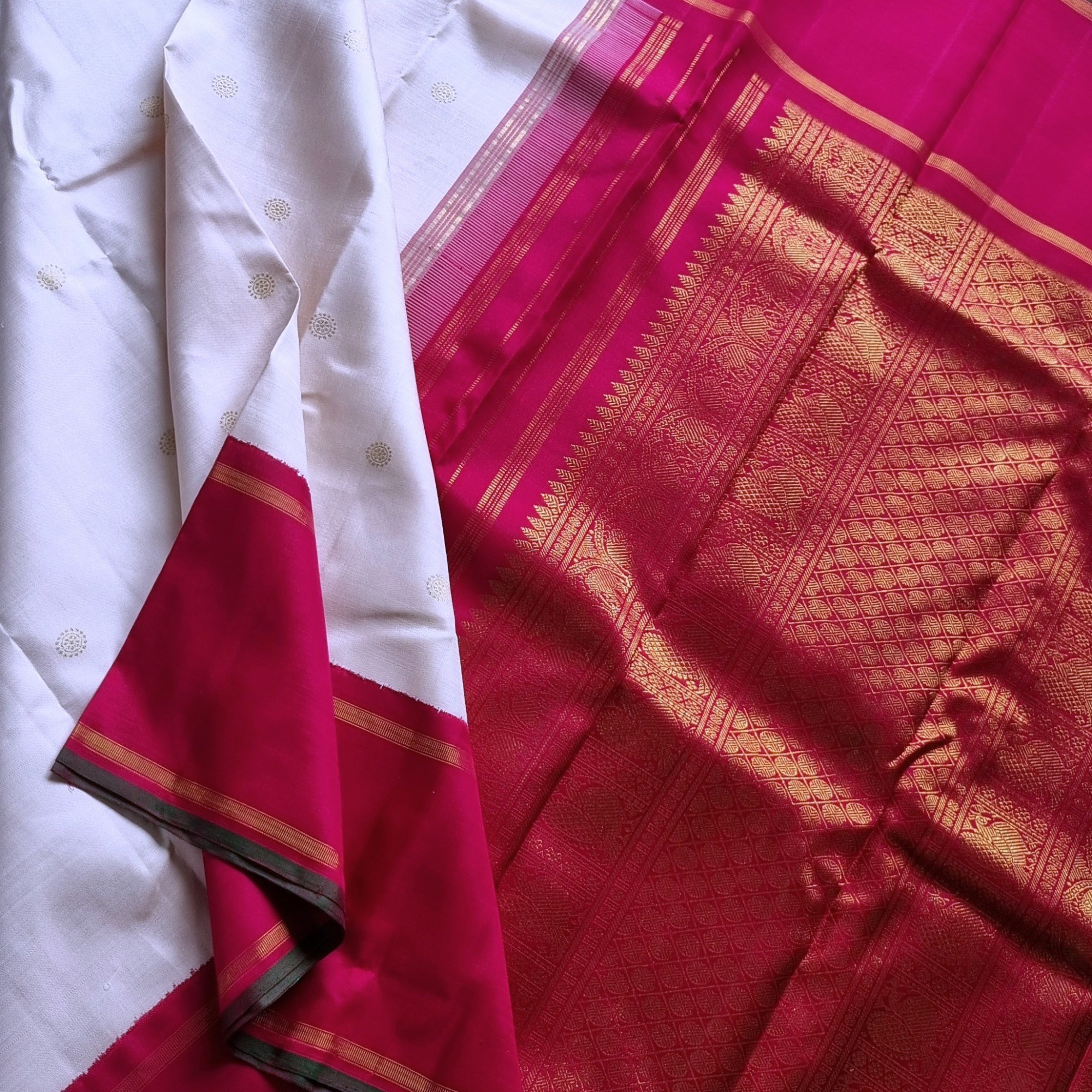Kanjivaram Silk Timeless ivory and arakku Kai Korvai