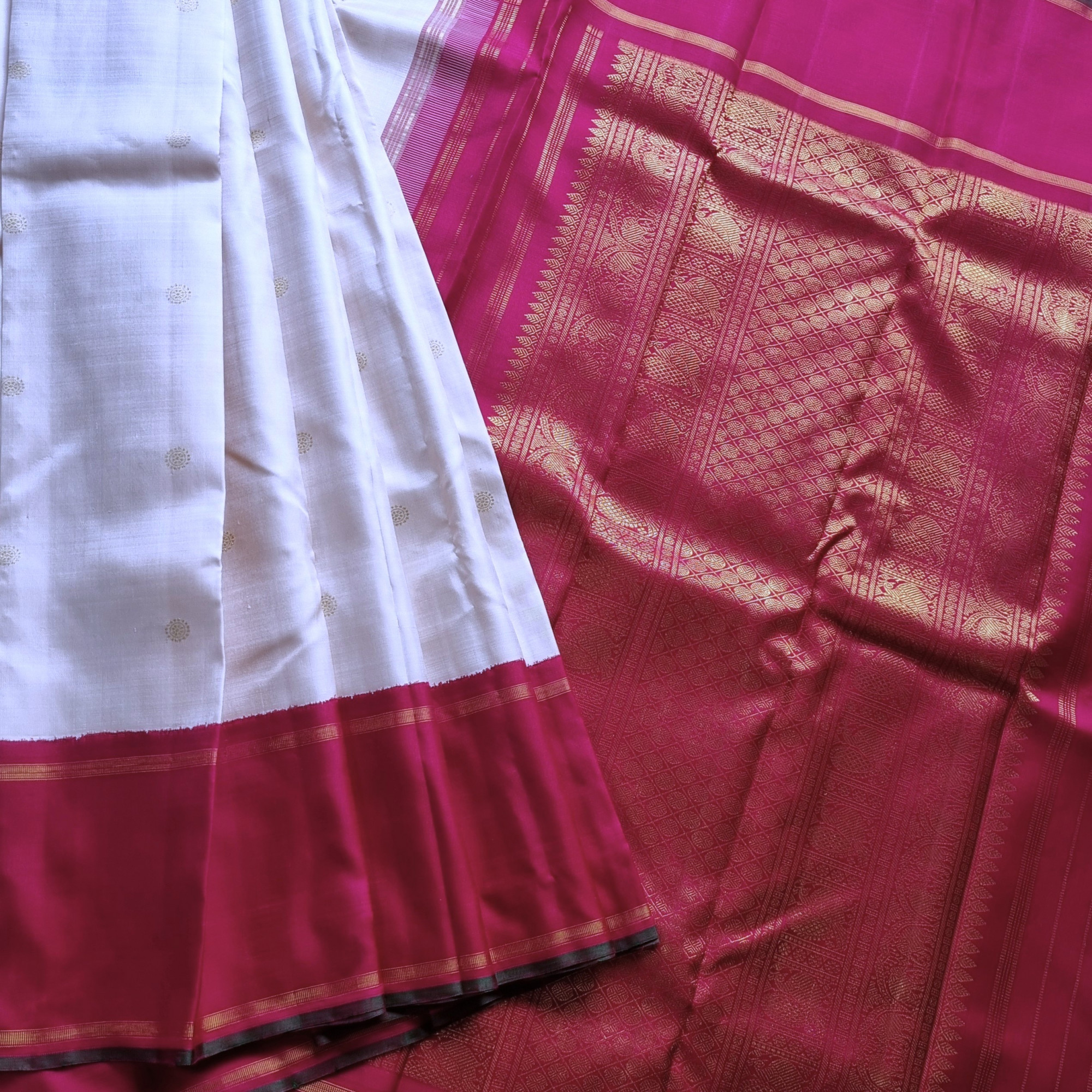 Kanjivaram Silk Timeless ivory and arakku Kai Korvai