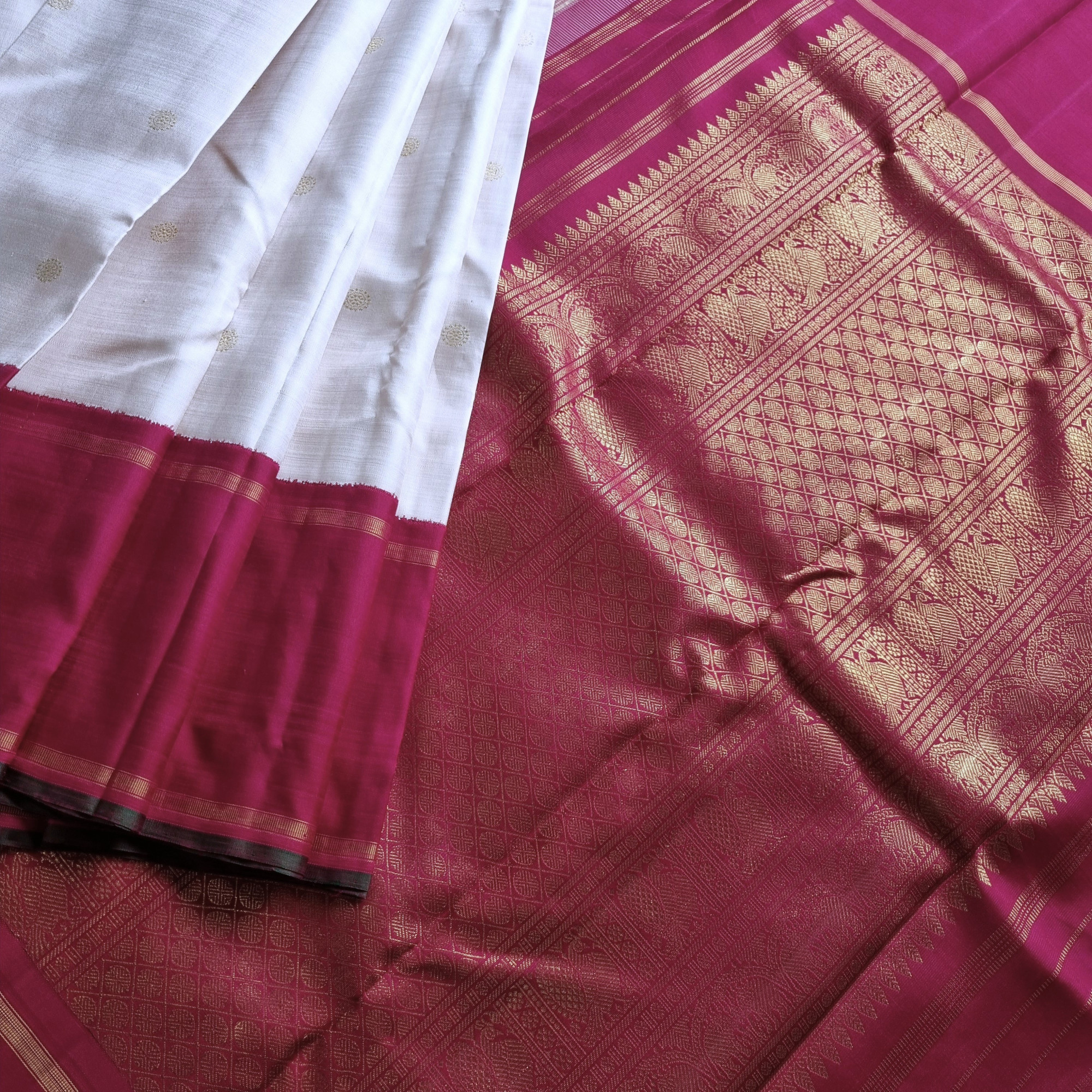 Kanjivaram Silk Timeless ivory and arakku Kai Korvai