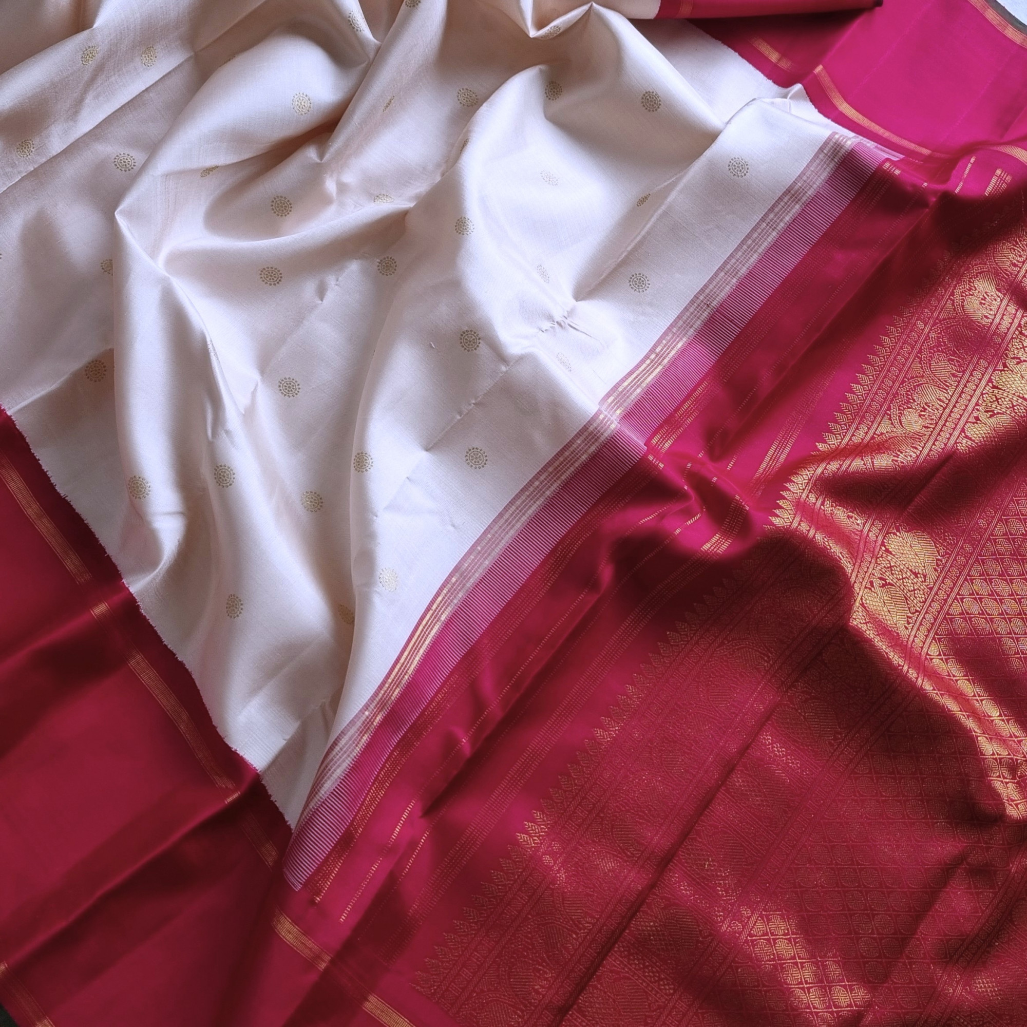 Kanjivaram Silk Timeless ivory and arakku Kai Korvai