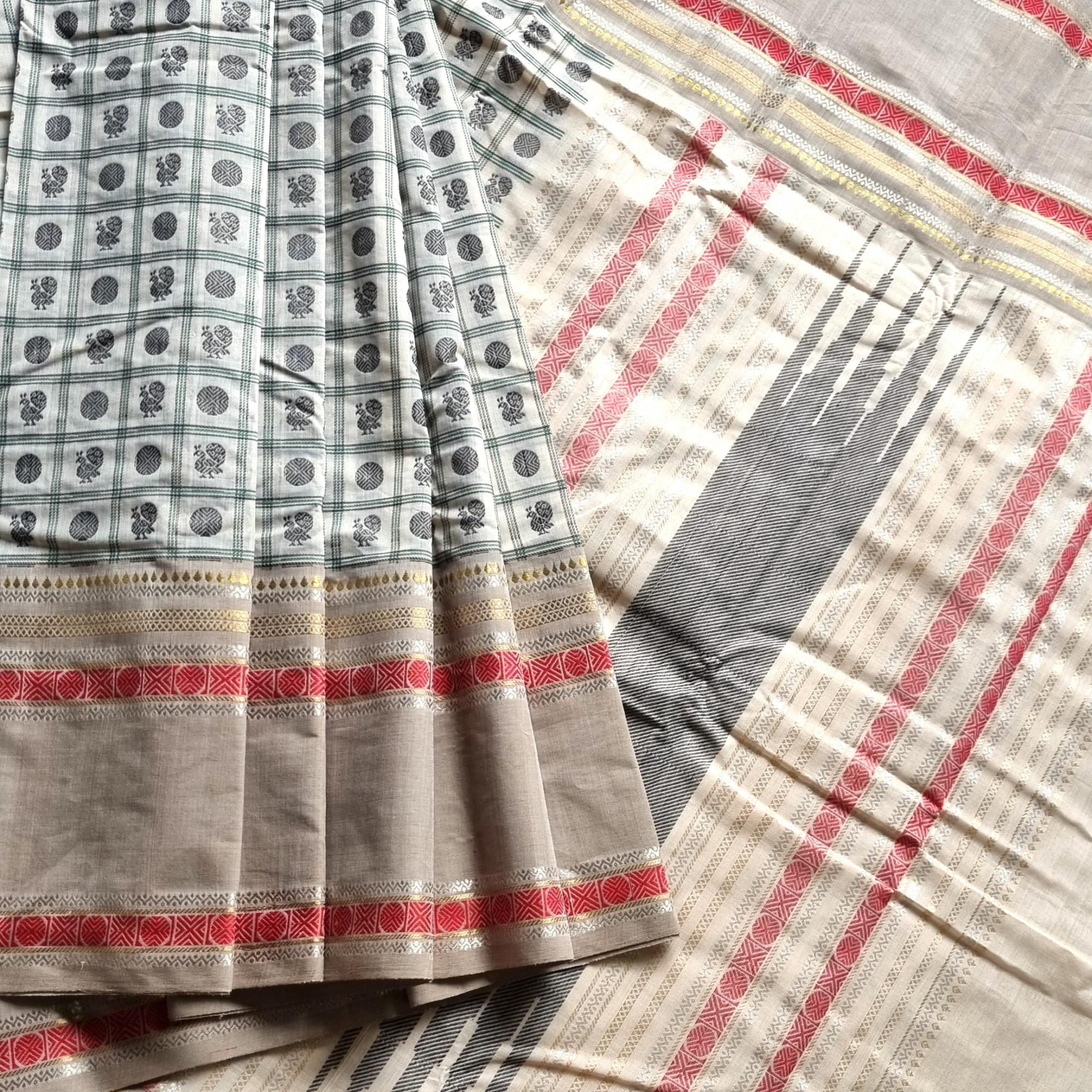 Kanchi Cotton offwhite and beige 1000 buttas